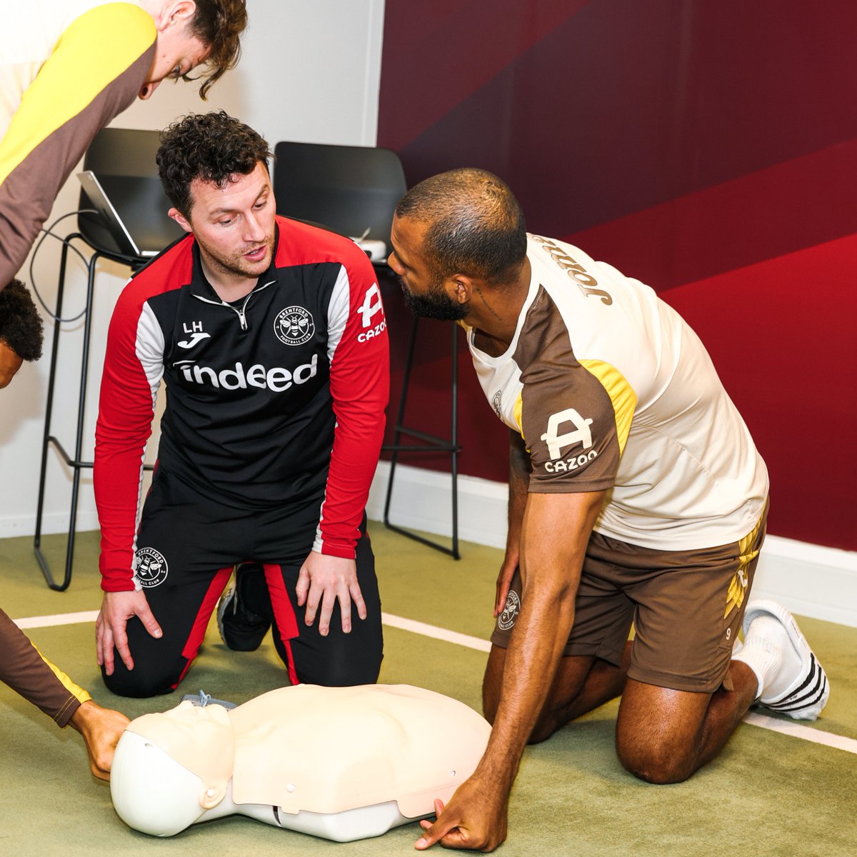 BrentfordFC's tweet photo. Our Heart of West London commitment is to ensure everyone has the skills to save a life ❤️

Learn the 6 steps to become a lifesaver with @resuscounciluk ⤵️