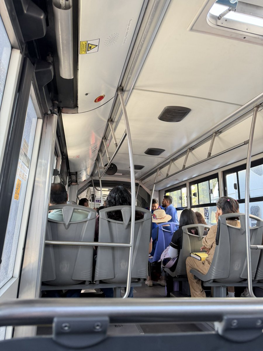 HalconOnce's tweet photo. ¡Atención!
Retraso en el servicio del #MexibusL4 por carga vehicular en #ViaMorelos, #Ecatepec. https://t.co/mvKGJ5mEW3