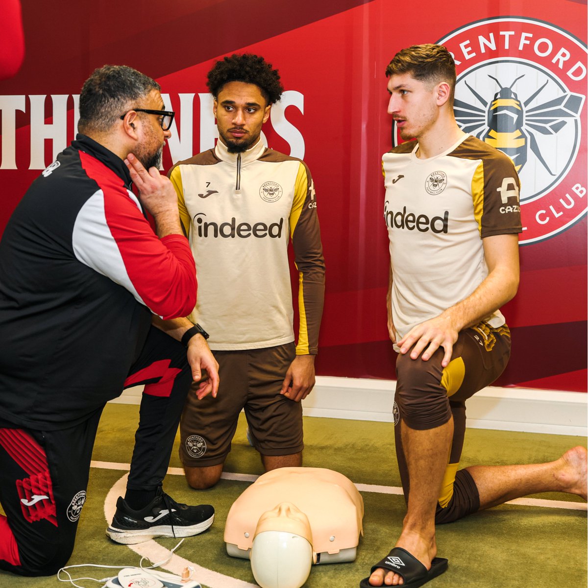 BrentfordFC's tweet photo. Our Heart of West London commitment is to ensure everyone has the skills to save a life ❤️

Learn the 6 steps to become a lifesaver with @resuscounciluk ⤵️