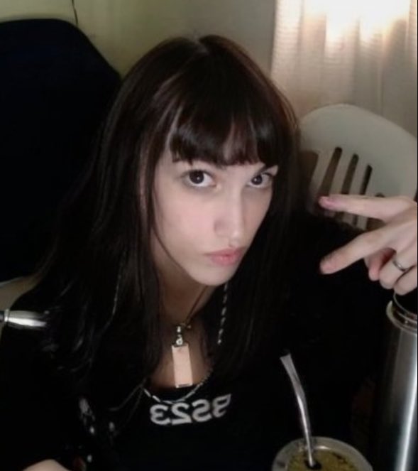 Paletooon's tweet photo. Ayuda, esta mujer no para de acosarme.

Intenté bloquearla de todos los medios y de alguna forma, consiguió mi correo electrónico el cual uso para tratar con marcas o asuntos personales.

La bloquee por spam, pero esto no puede seguir así. Comparto su rostro. https://t.co/5IjNDPFeIQ