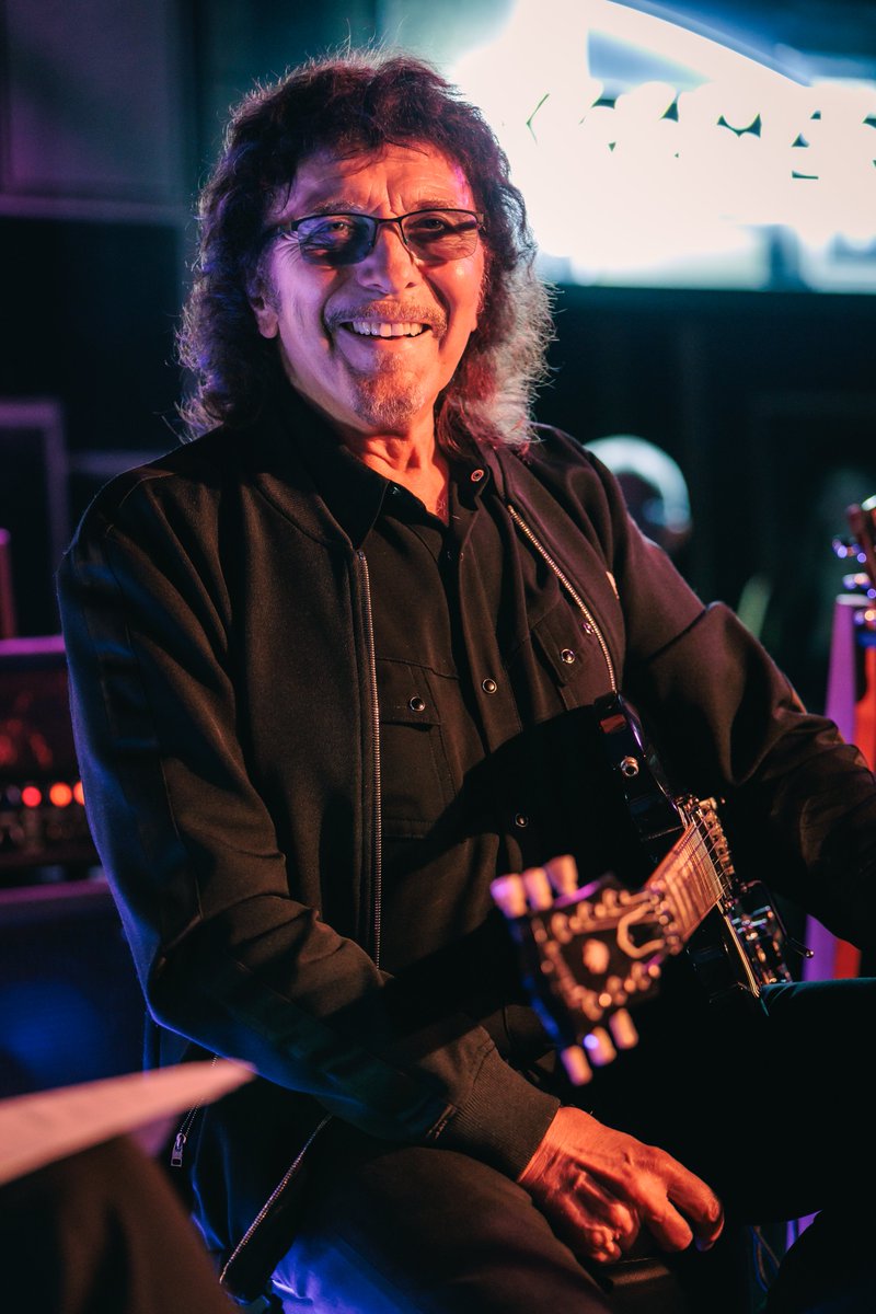 Thank you all for your birthday wishes today - Tony ✟

Photo: <a href="/gibsonguitar/">Gibson</a>