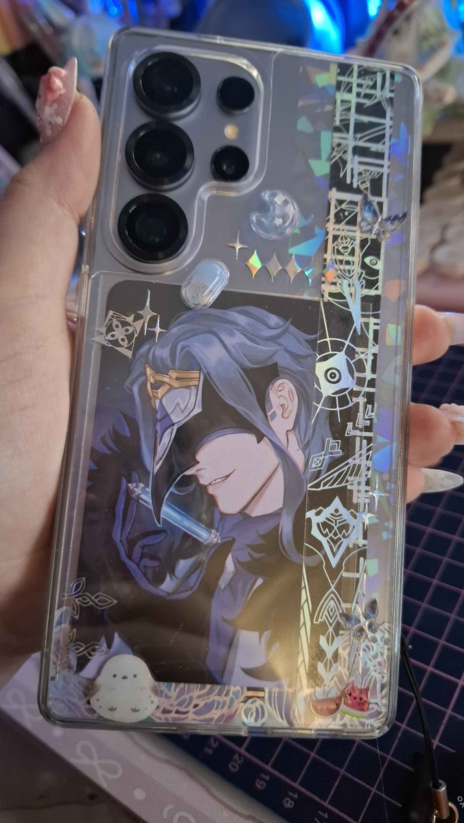 New phone
Which mean new phone case
Which mean new customization by my friend

But always Dottore 🩵(´- `*)✨️