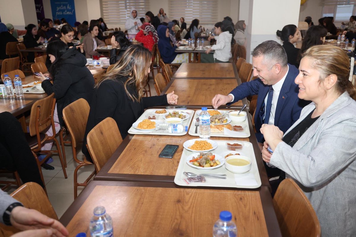 GSB_Nigde's tweet photo. 📍 2. Kılıçarslan Öğrenci Yurdu
Ramazan ayının ilk iftarında İl Müdürümüz Yüksel Dorul, yurdumuzda konaklayan kıymetli öğrencilerimizle aynı sofrada bir araya geldi. 🌙🤲 https://t.co/Aorc4OazP4