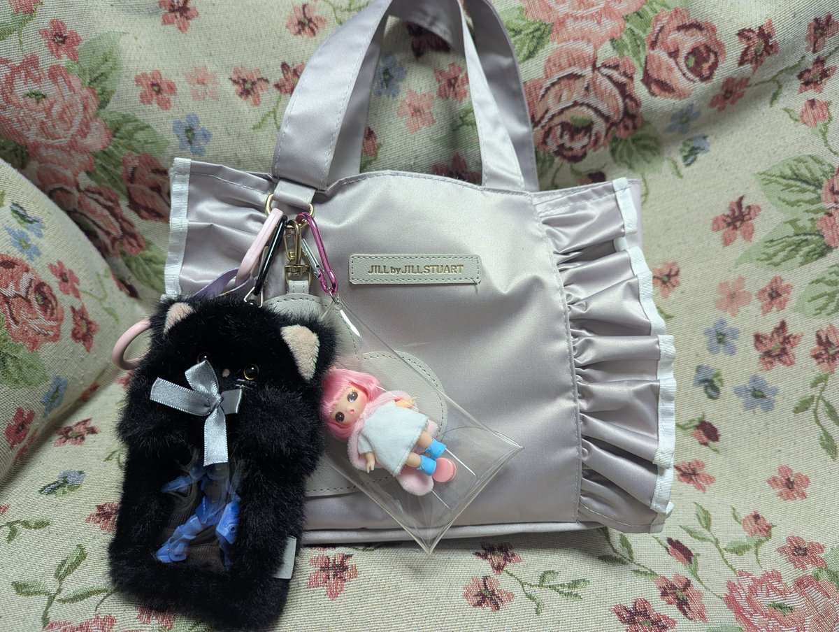 MetalMom9's tweet photo. どうしてもマイメロちゃんが欲しくて、Yahooフリマで買いました🐰💕おまけにカードまで付けてくれた、とても良い方と取り引きができましたヽ(=´▽`=)ﾉ
#Yahooフリマ　#ぷちリカちゃん　#マイメロディ https://t.co/vgnTPWHXvH