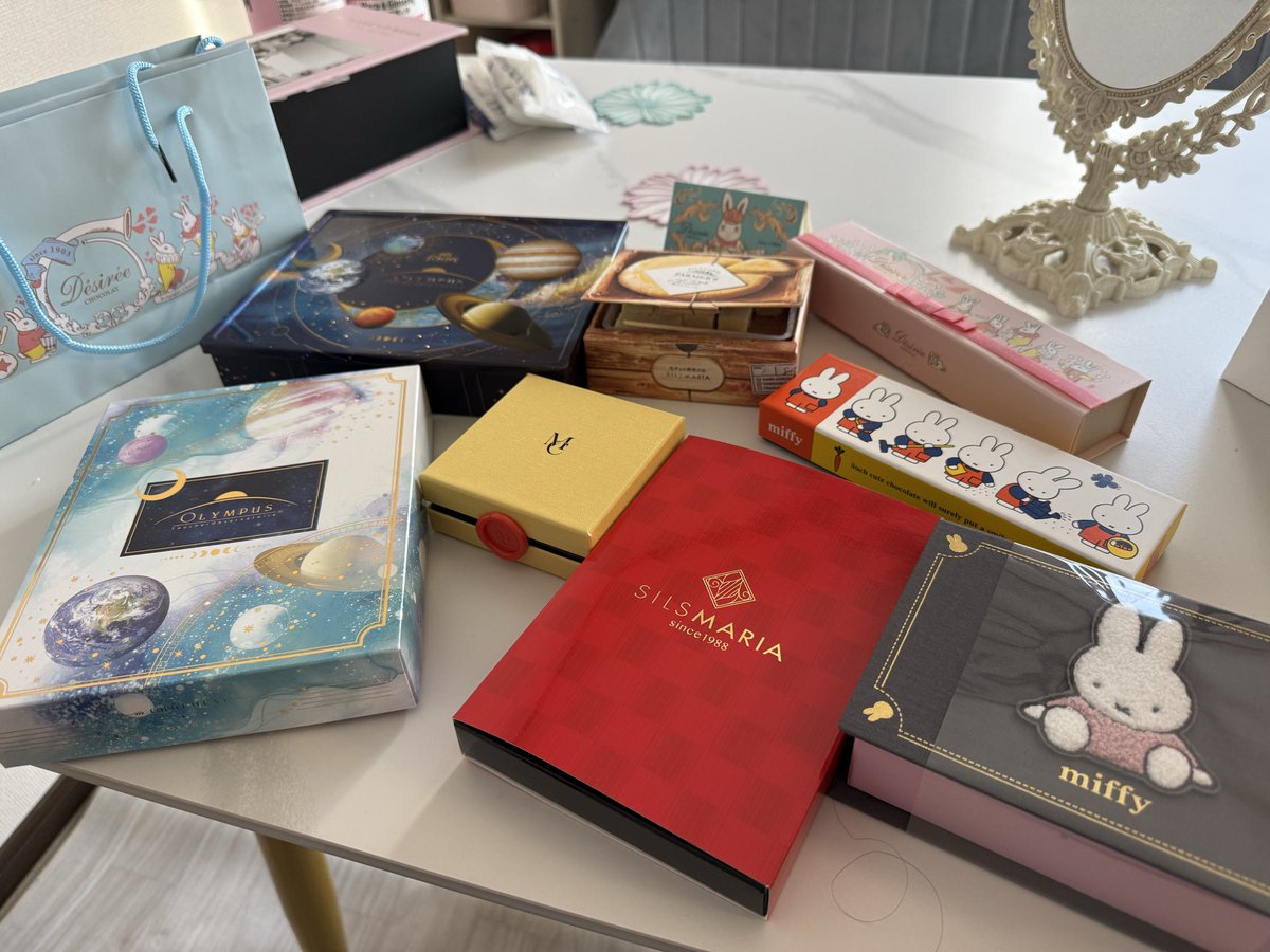 shiooooonm's tweet photo. サンリオに、はまり中🌈
チョコもたくさん買って大満足🍫
出汁割りも最高🍢
冬は美味しいものがいっぱい。
転職してから、不調が全て無くなった。過労とストレスでめまいと不眠に苦しんだ1年間。台風をきっかけに、自分を見直して決断。これからは、もっとゆっくり子供と過ごしたい🐰 https://t.co/mbeMiwa0Gi