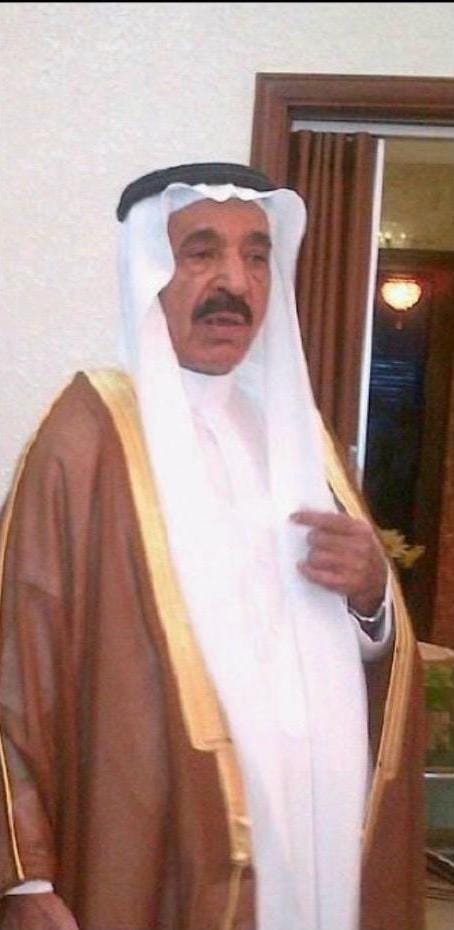 dr_m_althomali's tweet photo. " رجال أوفياء من الطائف "

الأستاذ والوجيه والابن البار للطائف فيصل بن محمد حجري النمري
من مواليد ١٣٥٨ هجري الهدا بمحافظة الطائف .

تلقى تعليمه بالطائف وعين موظف بإدارة كهرباء الطائف وتدرج في الوظيفة حتى عين مدير لكهرباء الطائف عام ١٣٩٧ هجري وعمل بعدها فترة مدير لكهرباء مكة ومن ثم عاد للطائف حتى تقاعده في نهاية عام ١٤١٠ هجري وقد كان رحمه الله عضواً في عدة لجان مثل الاوقاف وتقدير العقارات المنزوعة في الطائف وساهم في العمل الخيري في مساعدة الكثير من الأسر في تسهيل إجراءات توصيل خدمات التيار الكهرباء وتسديد رسوم للخدمات، ويعد رحمه الله وجيهاً من وجهاء الطائف ، وقد شارك بشخصه وقيمته وقدره ووجاهته في الإصلاح بين القبائل والمشكلات الاجتماعية وساهم بشكل فعلي كبير في إنهاء الخلافات المستعصية كان رحمه الله لديه القدرة والتمكين من الله في إنهاء الكثير من القضايا الاجتماعية نهائياً. 

وتوفاه الله بتاريخ 20/1/1443هـ بمحافظة الطائف رحمه الله رحمة واسعة وغفر الله له ولوالديه وللمسلمين أجمعين.

"اللهم اجعلنا ممن مروا ولا ضروا، وارزقنا الذكر الطيب في الحياة وبعد الممات"، فالأخيار الصالحون تبكي الأرض لفقدهم ، فيصل حجري علم ورمز للعطاء الوطني والخيري بمحافظة الطائف.