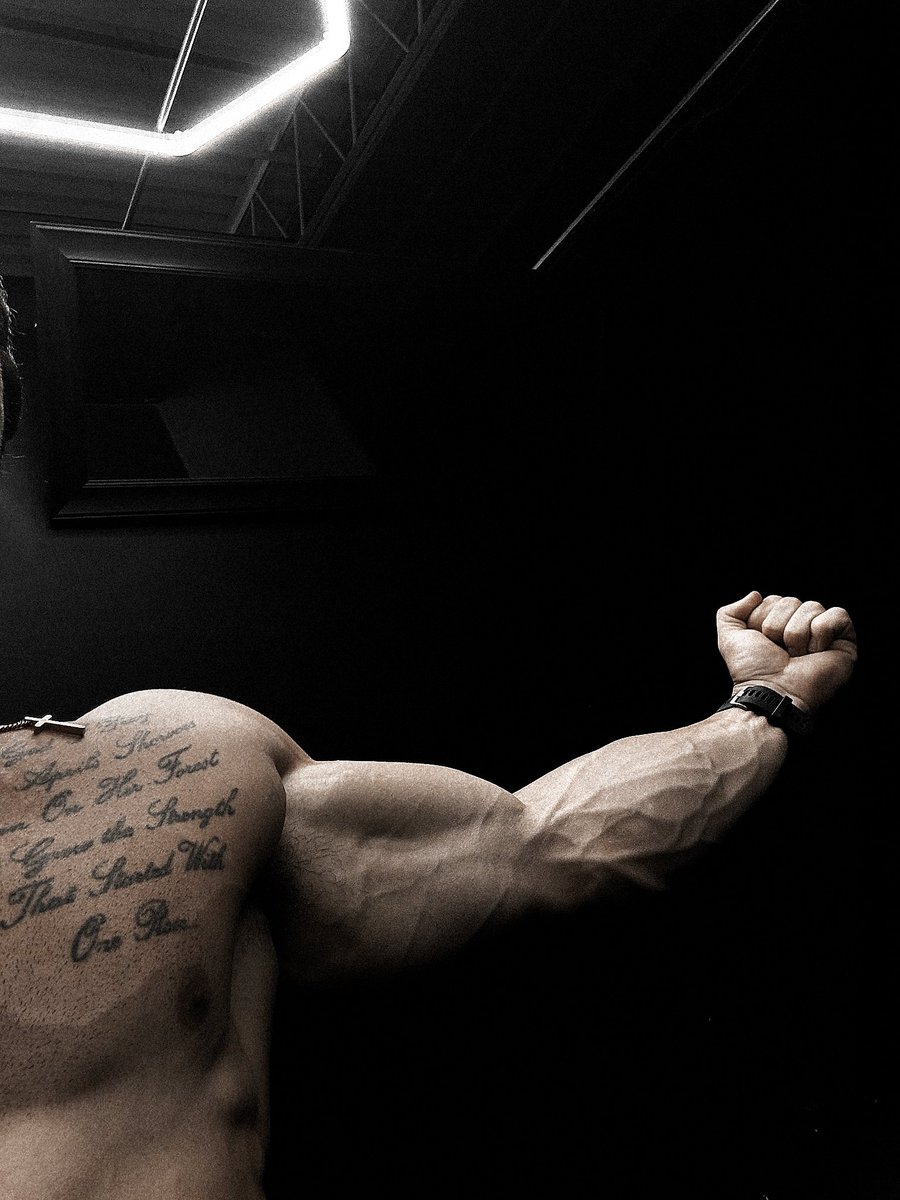  𝑻𝑯𝑨 𝑷𝑹𝑬𝑺' .ᐟ tweet media