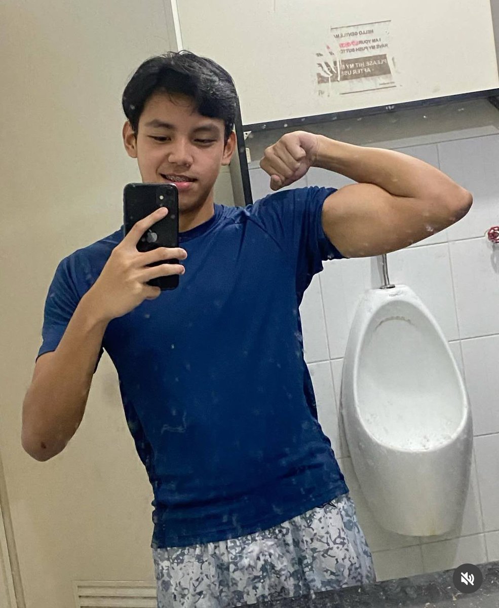 dumpbenjaaaa's tweet photo. Zeus? 

Amoy baby powder! Fresh! Sarap i kiss. 
RT now for him. https://t.co/mKyal8ChUv