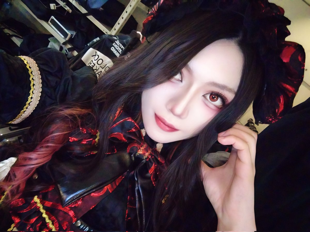 _murohime's tweet photo. 2/19ZircoTOKYO公演ご来場ありがとうございました！
今日のビジュとってもよくてテンションアゲアゲー

ガッツリ系セトリでみんなで楽しく暴れられてよかったw

そして久々にgramscureさん見れてよかった〜❤
(多分最初に学生時代くらいに対バンさせて頂いてからというものの、普段ヘビロテしているの) https://t.co/xwMJ69gKkN