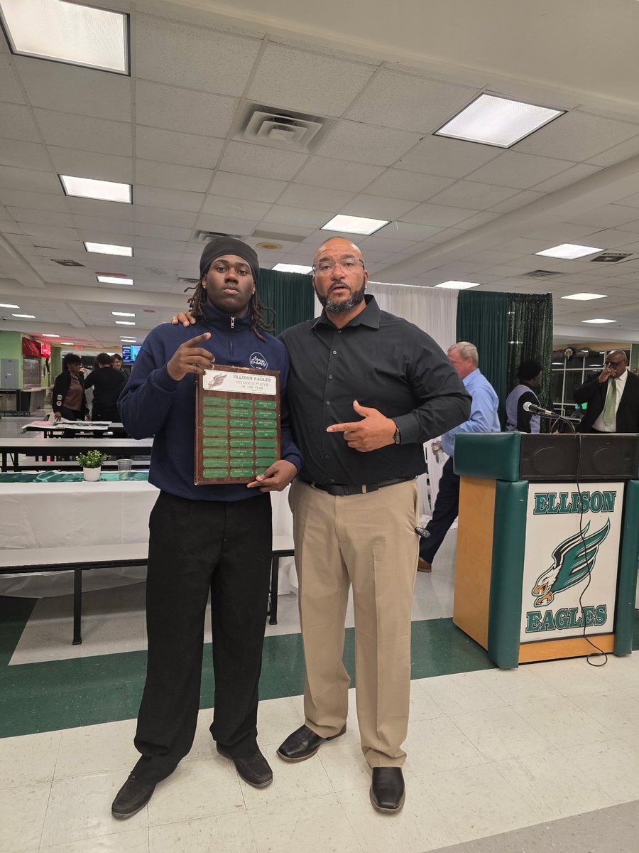 oneandonly_rj05's tweet photo. Blessed to receive 
Defensive Player Of The Year
2nd Team All District 
All Centex Honorable Mention 

@streetziam @DannyServance @CedricCostley @Coach__OMalley @BWells409 @sixstarfootball @TrustMyEyesO @LoneStarPrepsTX @kjonesfbuaustin https://t.co/HCFAAXEpfR
