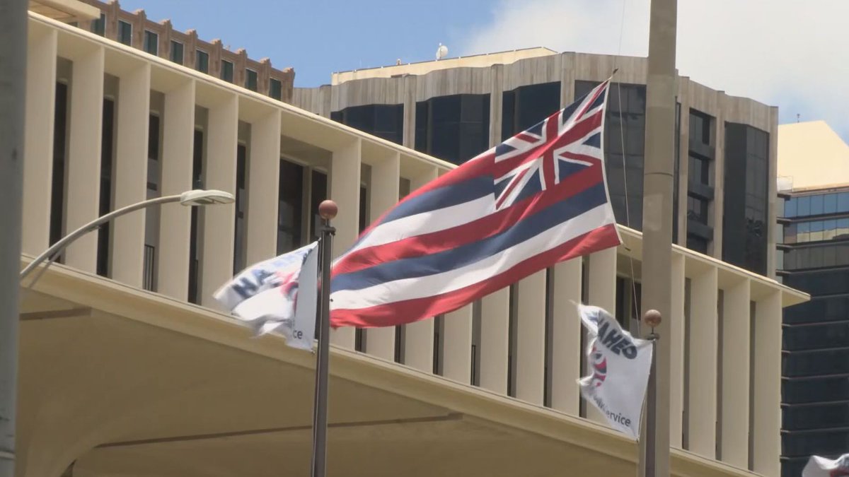 HawaiiNewsNow's tweet photo. Lawmakers are proposing protections for Ka Hae Hawaiʻi, the Hawaiian flag, after it was banned in a Leeward Oahu community last year.

Learn more about the Senate bill and the historical significance of the flag https://t.co/0L7PDtohWX https://t.co/xrFR1HcFd1