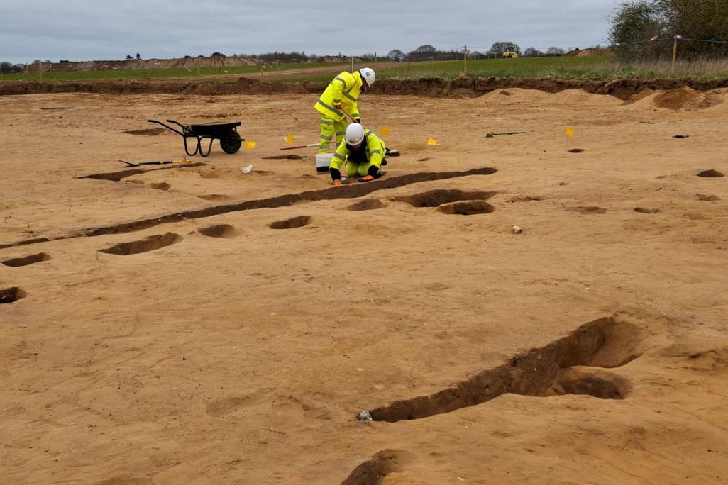 MMackeyAuthor's tweet image. Archaeologists Stumble Upon Mysterious Medieval Village While Preparing for New Wind Farms in England

tinyurl.com/ufdjy5ad

#Neolithic #NeolithicPeriod