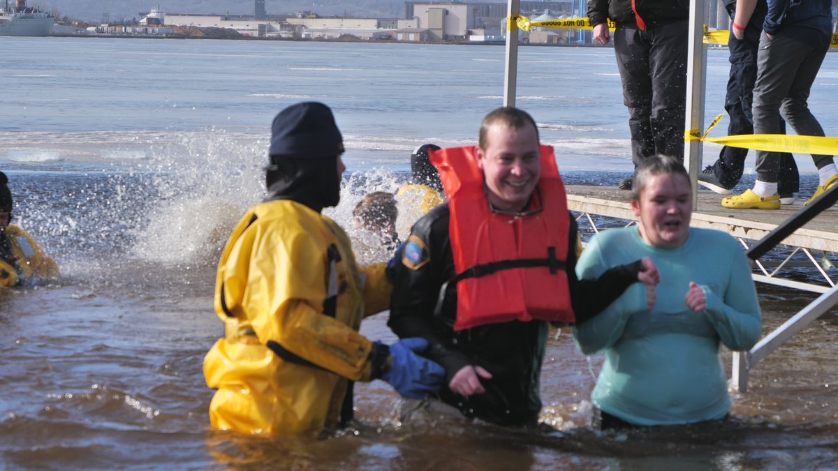 There’s still time to join the Duluth Police Department in taking the plunge at the annual Duluth Polar Plunge for Minnesota Special Olympics! The plunge will be held on Saturday, February 21 at 2 p.m. at Park Point. 

Sign up at the link below! reg.plungemn.org/team/duluthpol…