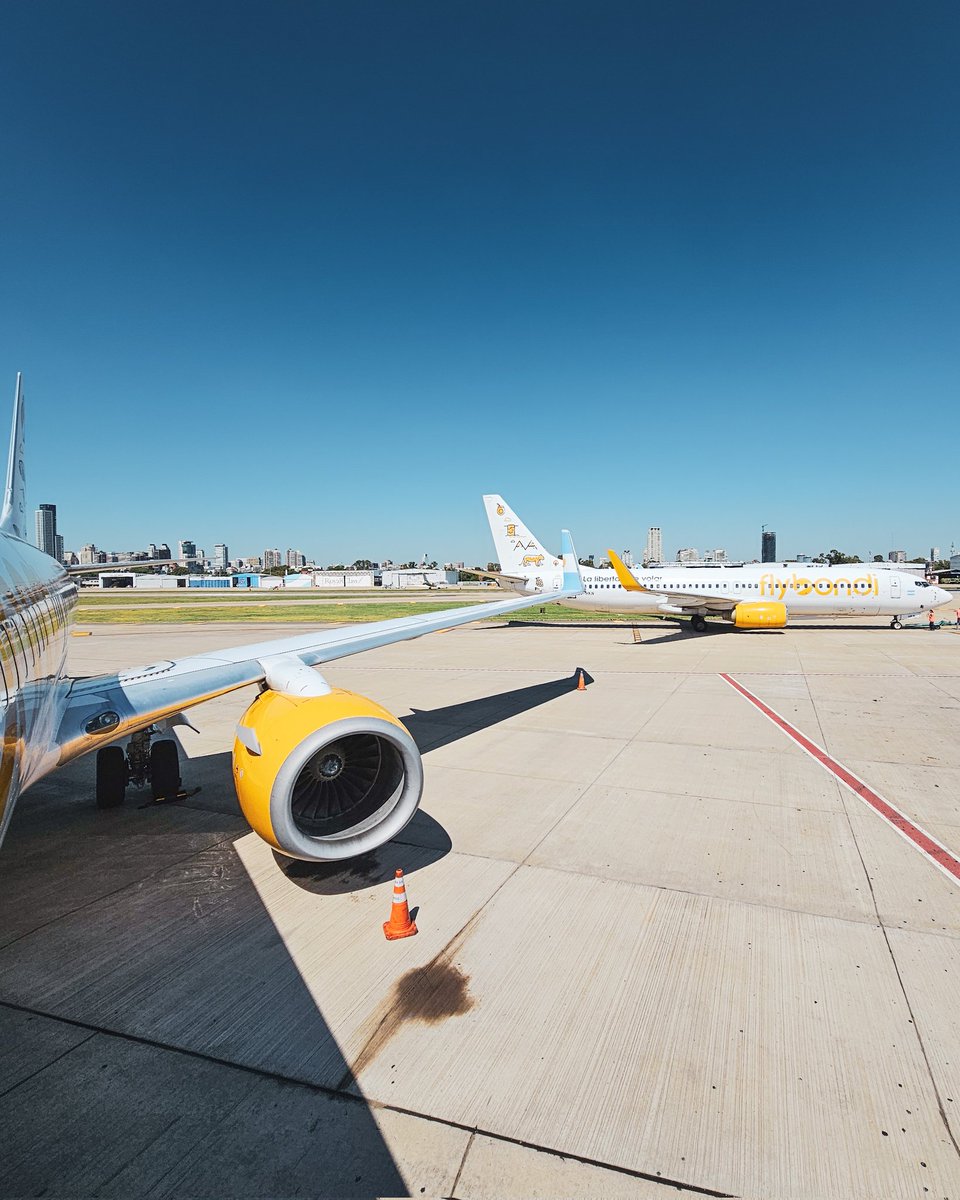 volando_arg's tweet photo. Flybondi informa que por falta de abastecimiento de combustible en los aeropuertos, cancela toda la operacion del día de hoy. https://t.co/iggpTTcpv1