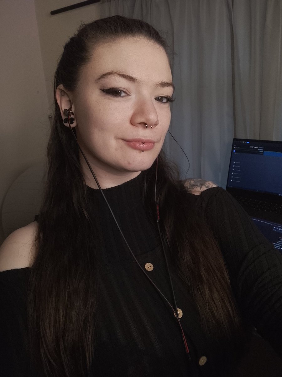 EmberShadow2's tweet photo. Happy Thursday! 

Today we're spinning the #indiegame wheel and then switching over to something undecided yet 🐢

https://t.co/YrPNlmlr4L https://t.co/7T3G8eXGm0