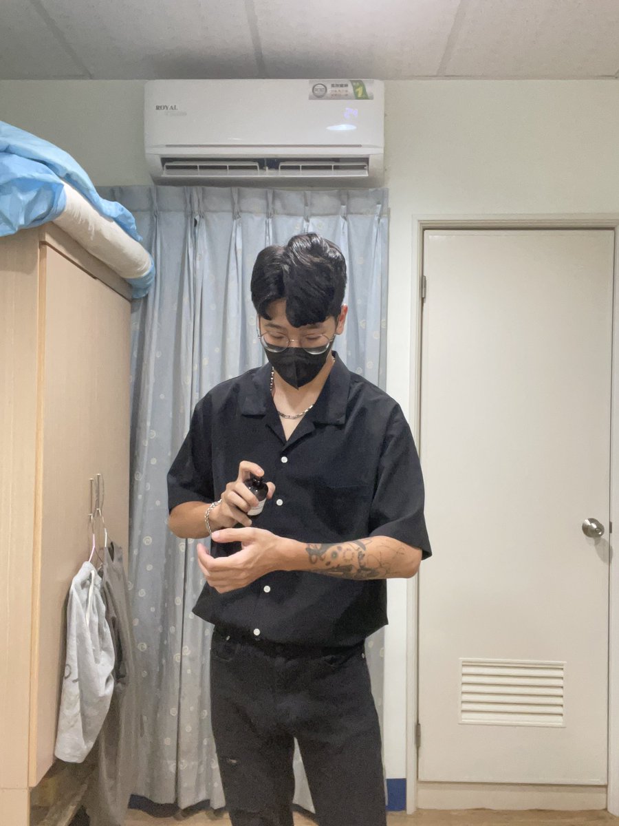 frog2435's tweet photo. 其實挺懷念頭髮長可以抓的時候 https://t.co/CkNR1AjSGW