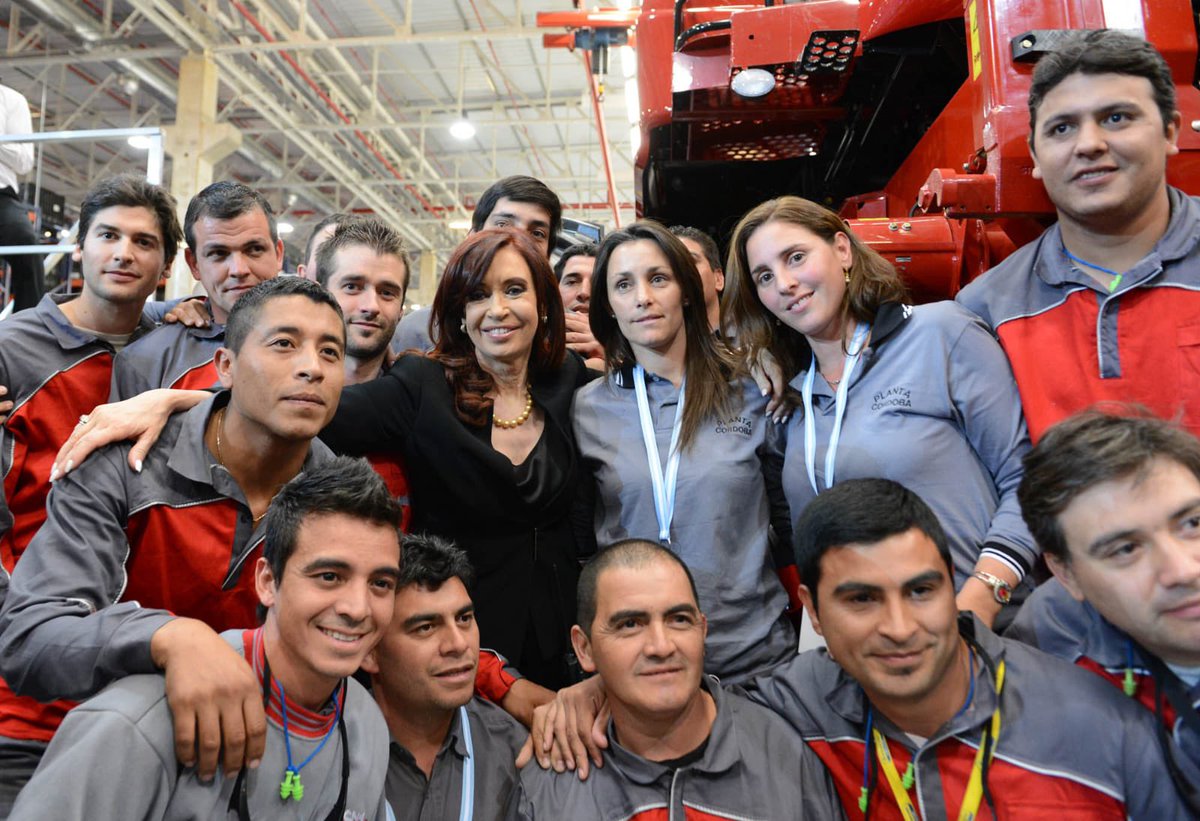 Juli_Strada's tweet photo. Feliz cumple a quien nunca abandonó a los trabajadores ❤️

@CFKArgentina https://t.co/Egz71KlPOZ