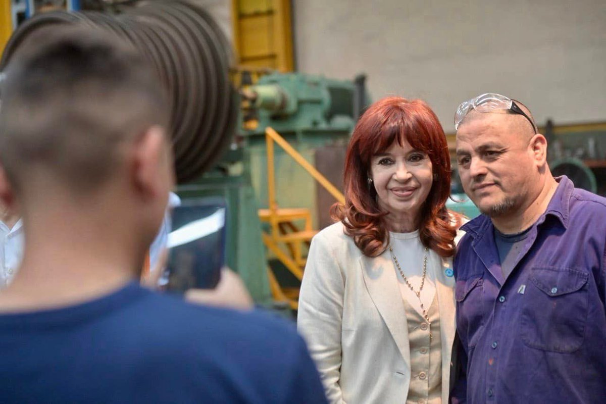 Juli_Strada's tweet photo. Feliz cumple a quien nunca abandonó a los trabajadores ❤️

@CFKArgentina https://t.co/Egz71KlPOZ