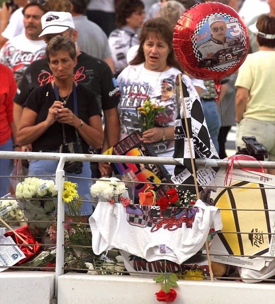 2001 Live tweet media