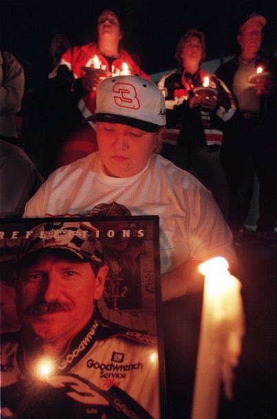 2001 Live tweet media