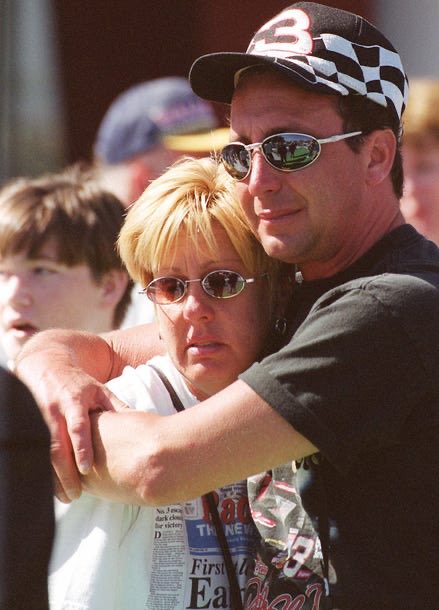 2001 Live tweet media