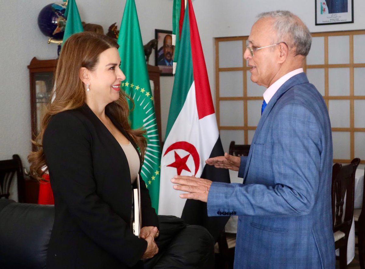 caroviggiano's tweet photo. Hoy acudí a la Embajada de la República Árabe Saharaui Democrática en México, donde me reuní con el Excmo. Sr. Mohamed Salec Abdessamad en un encuentro cordial y productivo.

Dialogamos sobre el fortalecimiento de la relación bilateral y las oportunidades de cooperación entre México y África, reafirmando el compromiso con una diplomacia basada en el respeto, el diálogo y la solidaridad.

#MéxicoÁfrica #DiplomaciaParlamentaria #RelacionesExteriores