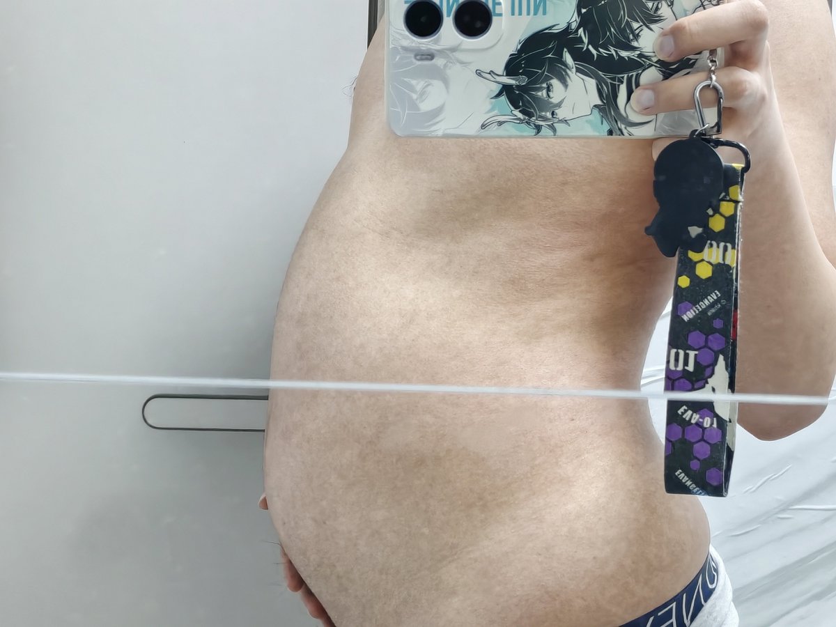 KinichIV's tweet photo. 好想能多吃一点……
#bellyinflation
#bellystuffing
#撑大肚子
#mpreg
#malepregnancy 
#gains https://t.co/qfi2szm6tz