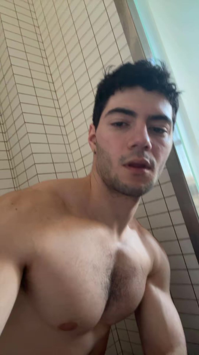 community_jock's tweet photo. Feelin heavy https://t.co/SHepkAK3gE