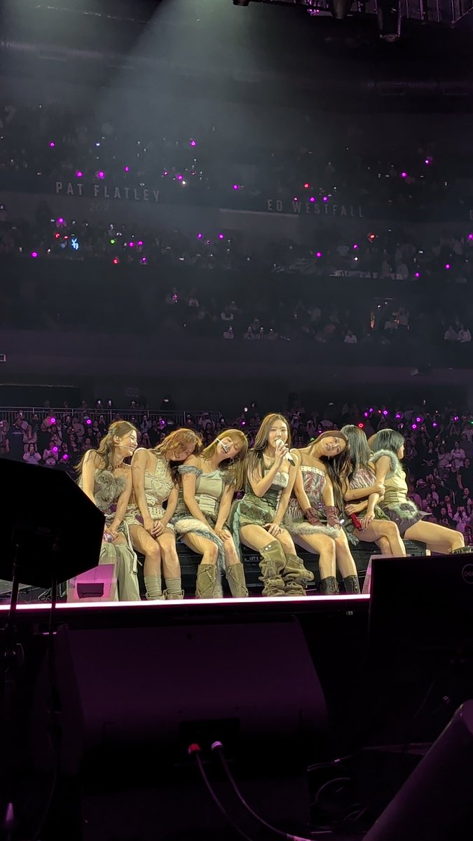 THANK YOU TWICE
#TWICE_THISISFOR_WORLD_TOUR