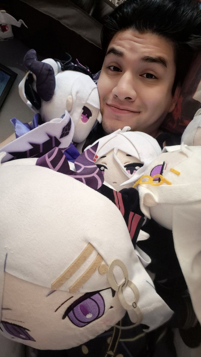 Hoy se queda en cama todo el día con mis Hinas 😍🥰