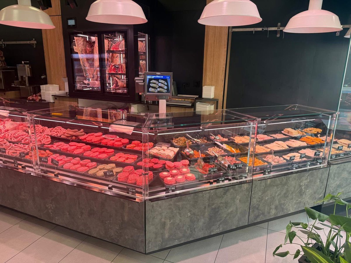 ☀️🔥 𝗔𝗧𝗘𝗡𝗖𝗜𝗢́𝗡, 𝗤𝗨𝗘 𝗟𝗟𝗘𝗚𝗔 𝗘𝗟 𝗕𝗨𝗘𝗡 𝗧𝗜𝗘𝗠𝗣𝗢 🔥☀️

Ha salido el sol.
Suben las temperaturas.
Y tu cuerpo empieza a decir…

“𝗣𝗼𝗿 𝗳𝗶𝗻 𝗯𝗮𝗿𝗯𝗮𝗰𝗼𝗮!” 🥩😎

Es el primer fin de semana bueno del año y aquí no queremos que nadie pase hambre.
Aprovecha