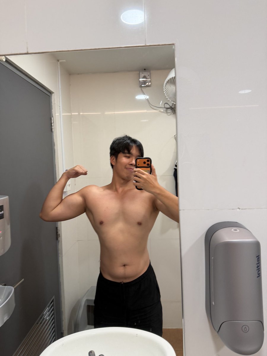 Verytherandom's tweet photo. bulk or cut? 😭😭 https://t.co/oN2sWJldiE