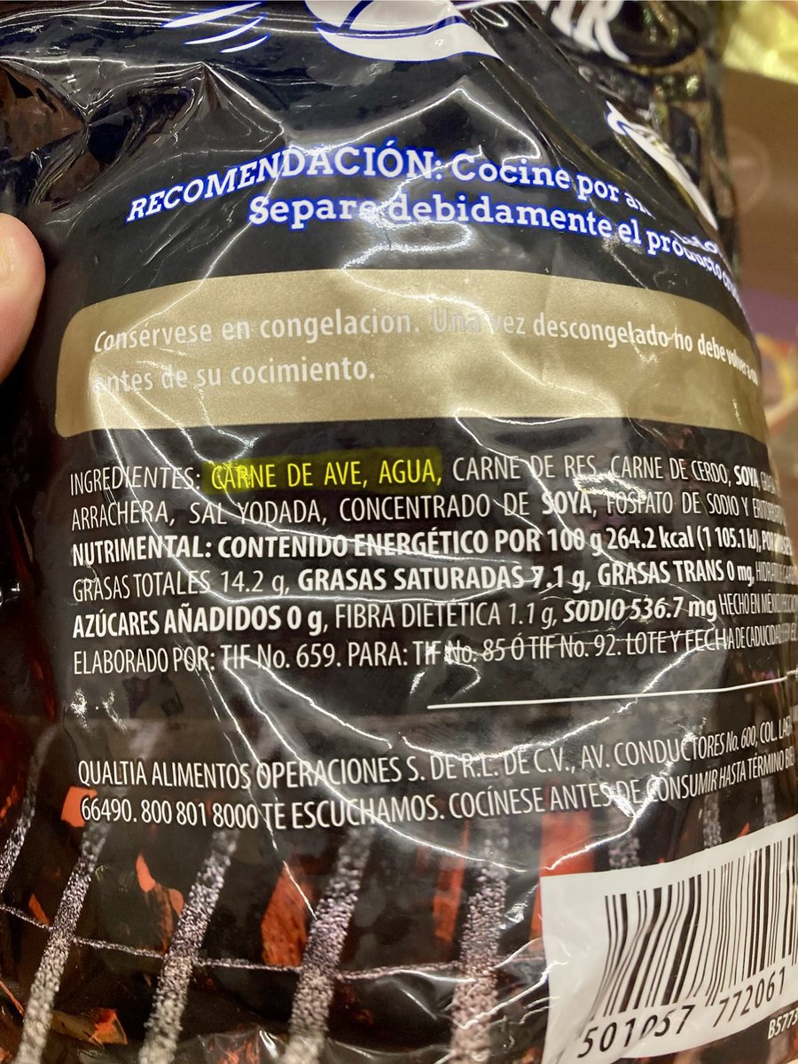 PClemenza_'s tweet photo. Oye @WalmartMexico ayúdame con esto, como la hamburguesa de Arrachera tiene carne de ave? Sería arrachera de gallina algo así? https://t.co/MLlZ0O4aoP