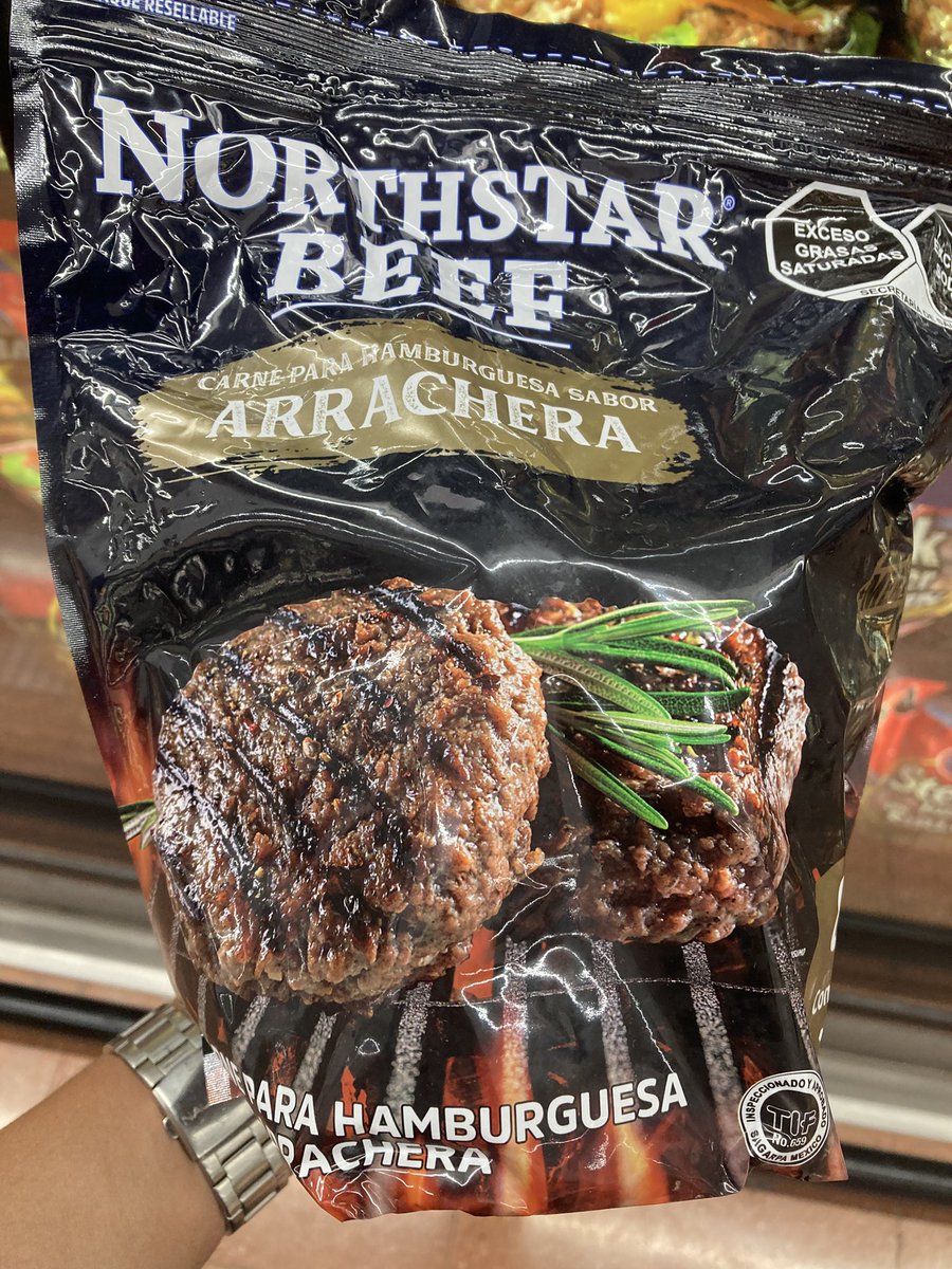 PClemenza_'s tweet photo. Oye @WalmartMexico ayúdame con esto, como la hamburguesa de Arrachera tiene carne de ave? Sería arrachera de gallina algo así? https://t.co/MLlZ0O4aoP