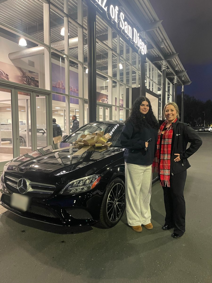 MercedesBenzSD's tweet photo. Congrats to Carmen on her first Mercedes-Benz, and welcome to the family! It was a pleasure helping you find your new car. #MercedesBenzSanDiego #MercedesBenz https://t.co/u7IneIH7zD