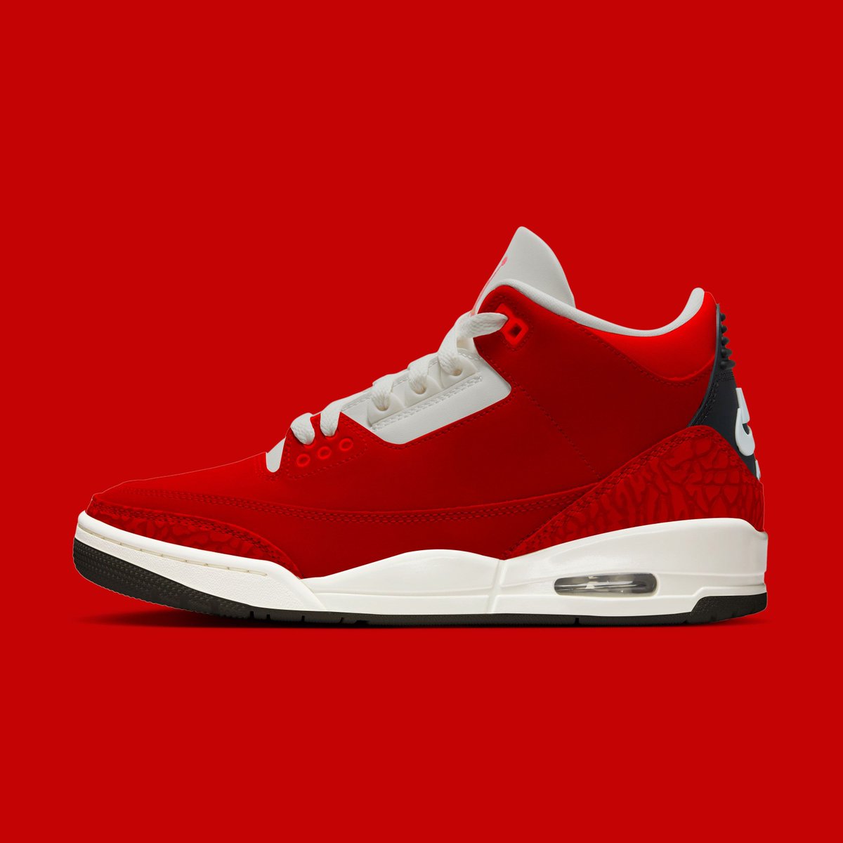 JustFreshKicks's tweet photo. Air Jordan 3 Retro “Santa” Releases November 21st 🎅 https://t.co/82cYQfWpSz