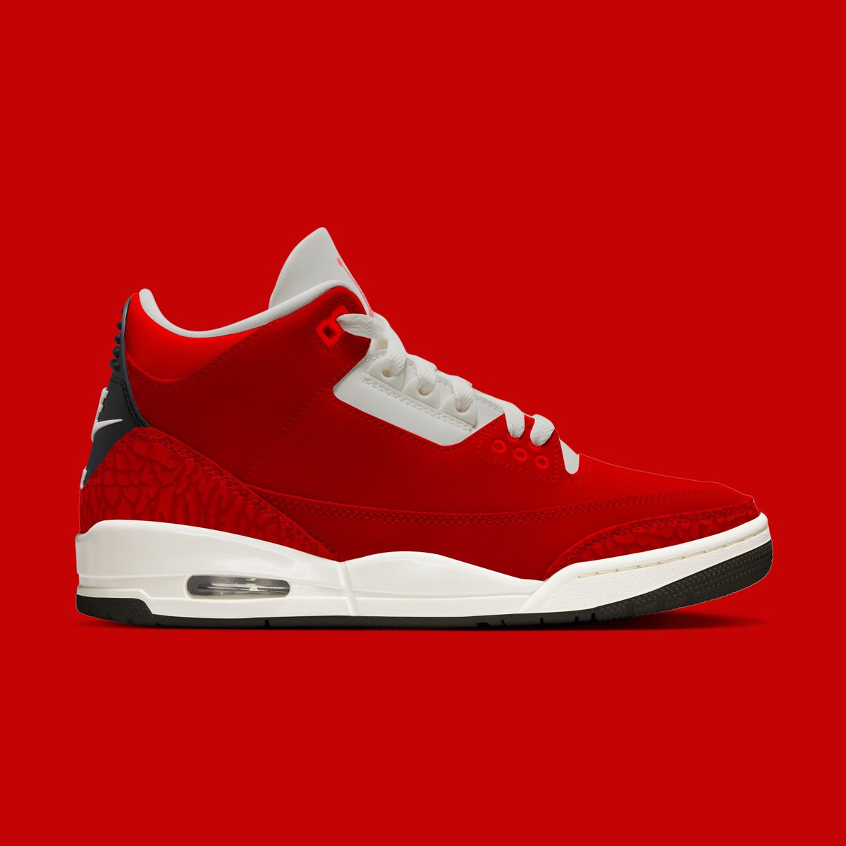 JustFreshKicks's tweet photo. Air Jordan 3 Retro “Santa” Releases November 21st 🎅 https://t.co/82cYQfWpSz
