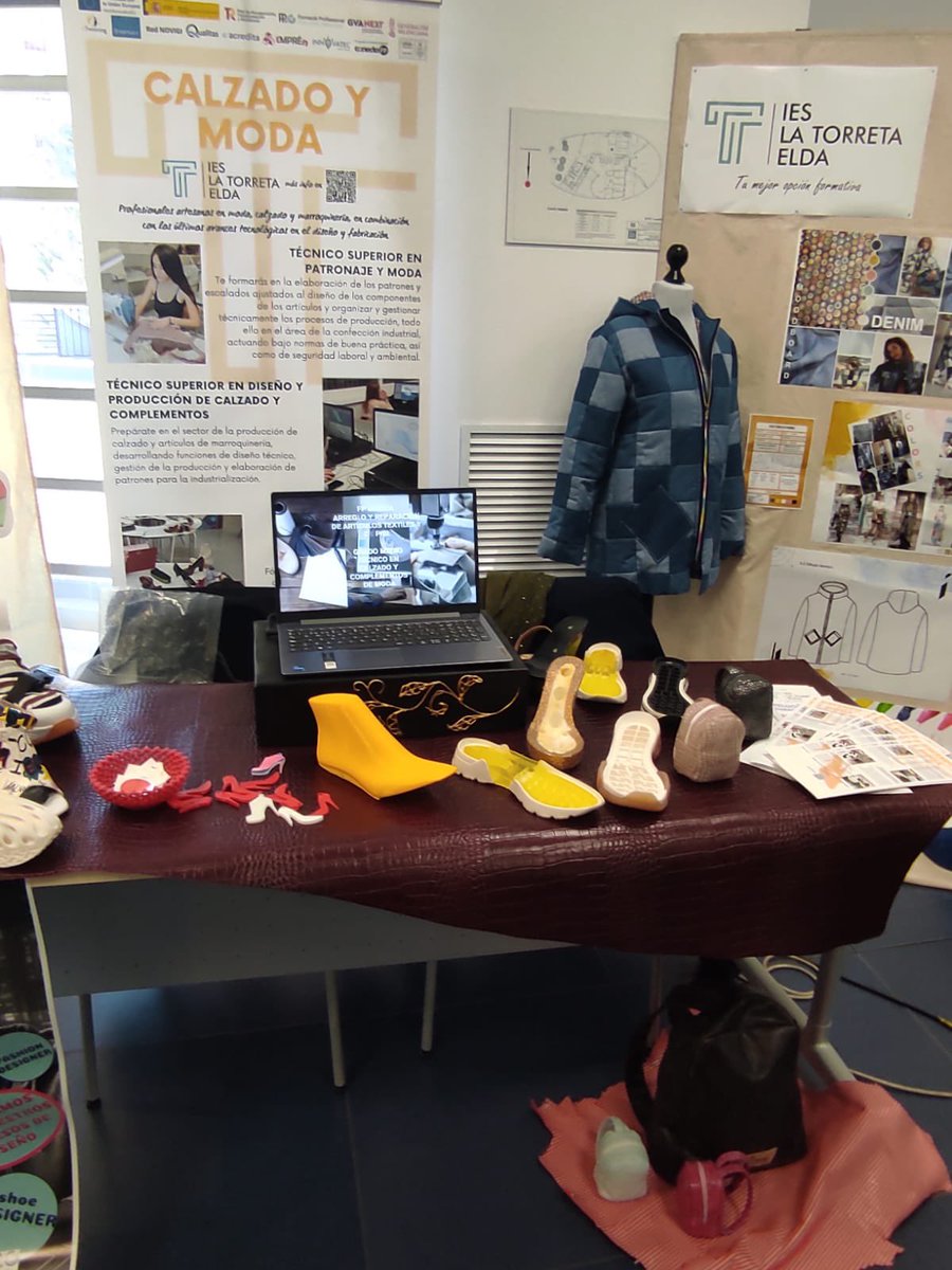 Hoy el departamento de Textil, Confección y Piel ha participado en el IV Foro de Empleo en Almansa, fomentando nuestros estudios de calzado 👞 👟 y Moda 👗👖¡La Torreta siempre presente!  #ieslatorretaelda #calzadoymoda #ciclosformativos