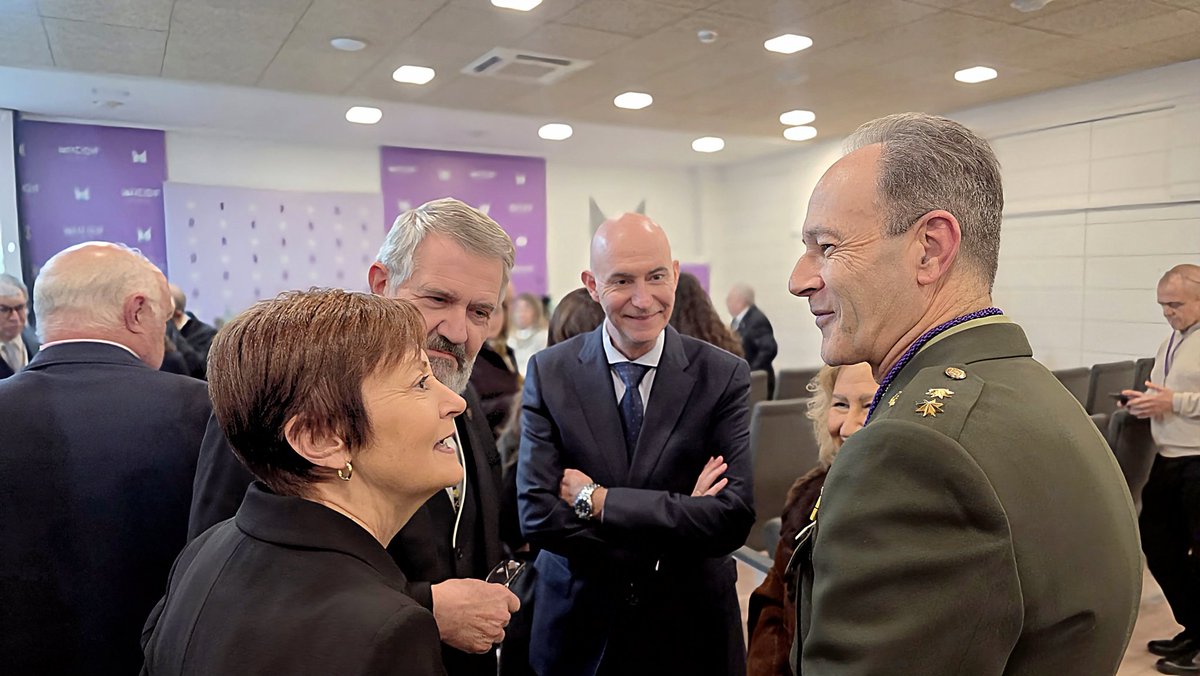 JosGOSALBEZ1's tweet photo. 🟢 | En la inauguración del Curso 2026 de la Academia de Farmacia de la C. Valenciana reafirmamos nuestro compromiso con una sanidad pública de calidad. #AFCV
Frente a la falta de apoyo del Gobierno central, en Valencia: gestión, recursos y defensa de nuestros profesionales y pacientes.
@micofvlc