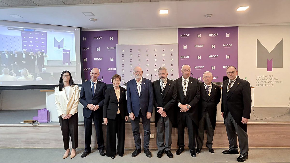 JosGOSALBEZ1's tweet photo. 🟢 | En la inauguración del Curso 2026 de la Academia de Farmacia de la C. Valenciana reafirmamos nuestro compromiso con una sanidad pública de calidad. #AFCV
Frente a la falta de apoyo del Gobierno central, en Valencia: gestión, recursos y defensa de nuestros profesionales y pacientes.
@micofvlc