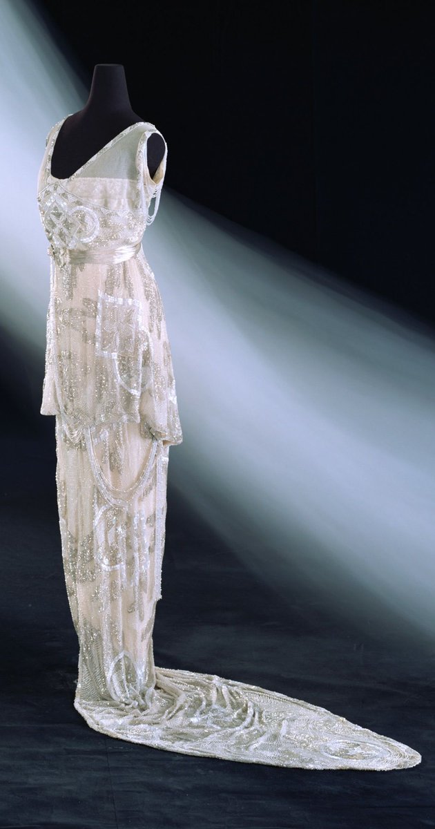 Evening dress, 1913. Kyoto Costume Institute.