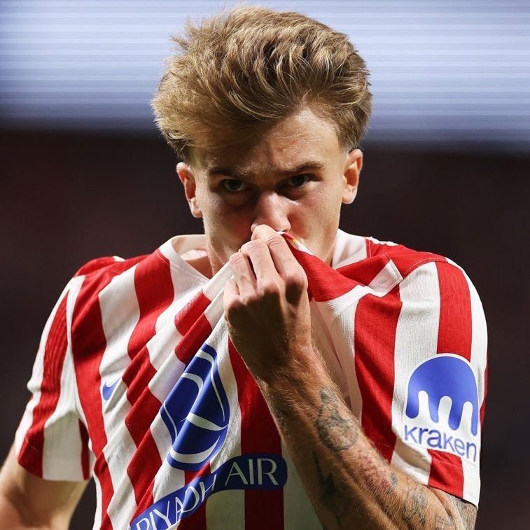 Objetivoatleti's tweet image. 🚨💣 ÚLTIMA HORA: Pablo Barrios ha estado trotando esta tarde en solitario sobre el césped de Majadahonda.

⏳ 🌟

@estoesatleti