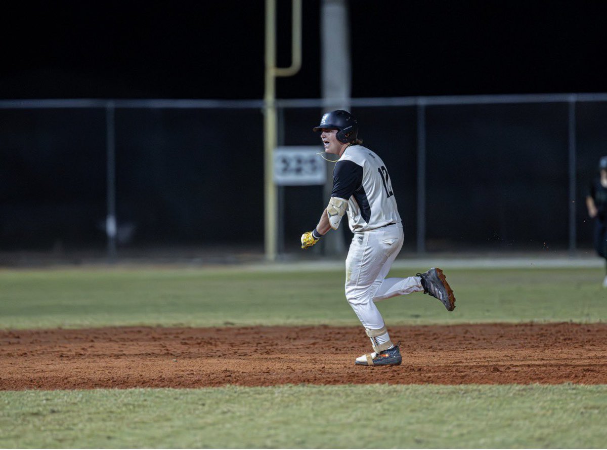 Tritons_BSB's tweet photo. CAPTAIN MY CAPTAIN 🫡

Bottom of 7. Tie game. One swing. Ball Game. @ColinRaftery34 first career HR is a WALKOFFF !!!

#GoTritons | #LTD https://t.co/wwtXBDac8S