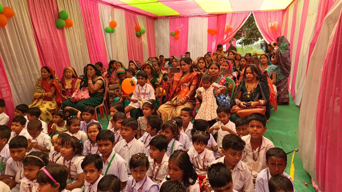 Rahul_Soch's tweet photo. ମୋ ଅଞ୍ଚଳ ରାମକୃଷ୍ଣ ମିଶନ ତଥା ଆଶ୍ରମରେ କୁନି କୁନି ପିଲା ମାନଙ୍କ ଗହଣରେ ଯୋଗ ଦେଇଥିଲି। https://t.co/BhKEkKbKaV
