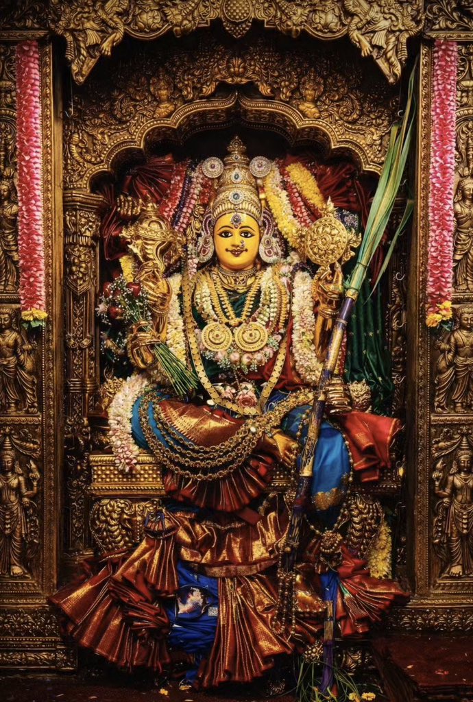 TempleConnect_'s tweet image. అమ్మల గన్నయమ్మ ముగురమ్మల మూలపుటమ్మ 
- కనక దుర్గమ్మ

At this temple, Mahadev Shiva is believed to have blessed him with the mighty Pasupatastra to Arjuna🏹

#Vijayawada’s Indrakeeladri, still echoes with that timeless power 🙏

#TempleConnect #Kanakadurga #AndhraPradesh #Shakti
