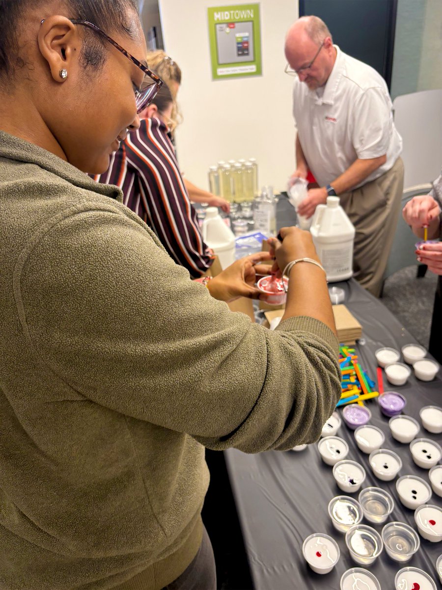 elementsCU's tweet photo. We’re thrilled to team up with @rileykids on a series of volunteer and fundraising opportunities throughout this year. 🎉

Recently, a handful of our employees came together at our headquarters to assemble more than 300 colorful “smile kits” for Riley Kids to brighten their day. https://t.co/6kZ6ROOe2e