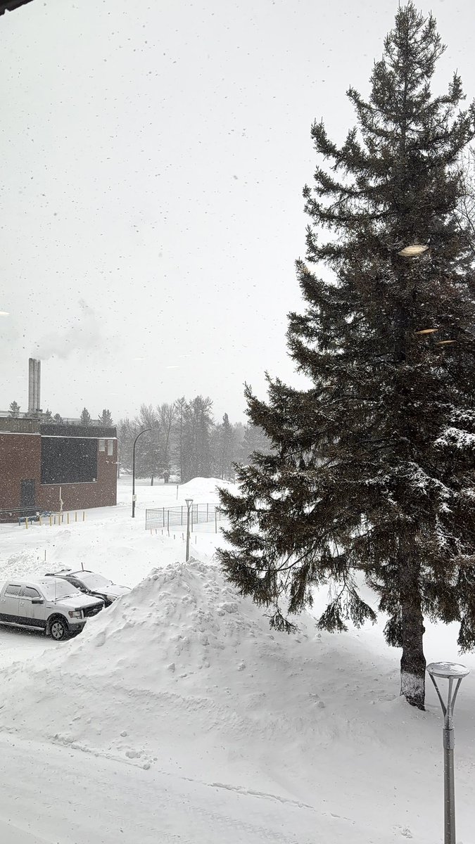 willson_ex's tweet photo. today’s weather is not even something to talk about 🥹 had to shovel sooo much snow, that was crazy work fr https://t.co/05nsdF1EZu