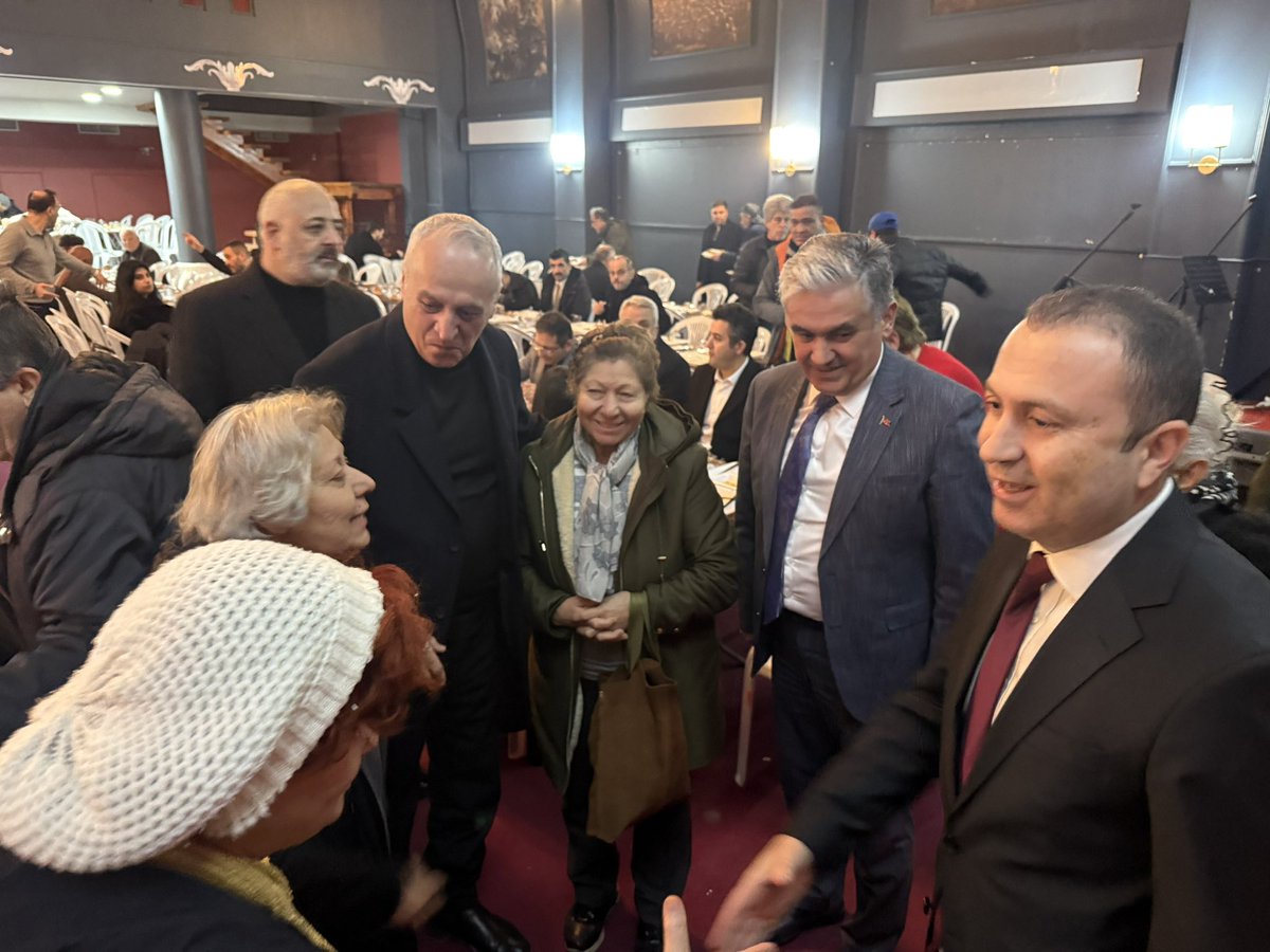 bakirkoymhp's tweet photo. Ramazan ayının 1. günü, İlçe Başkanlığımızın iftar Sofrası. 

Soframızı bereketlendiren kıymetli komşularımıza teşekkür eder, tutulan oruçların Allah katında kabul olmasını dileriz.
#MHPİstanbul https://t.co/D2Ih2HyZ0F