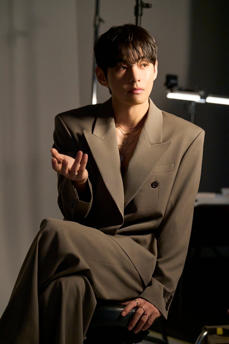 OnlyBTStream's tweet photo. 📸| Nuevas foto promocionales de #TAEHYUNG para YUNTH 

🔗: https://t.co/ehKoiEX456

YUNTH AMBASSADOR TAEHYUNG 
TAEHYUNG X YUNTH
V FOR YUNTH
#VxYunth
#TaehyungxYunth https://t.co/rZ6I3zphcF