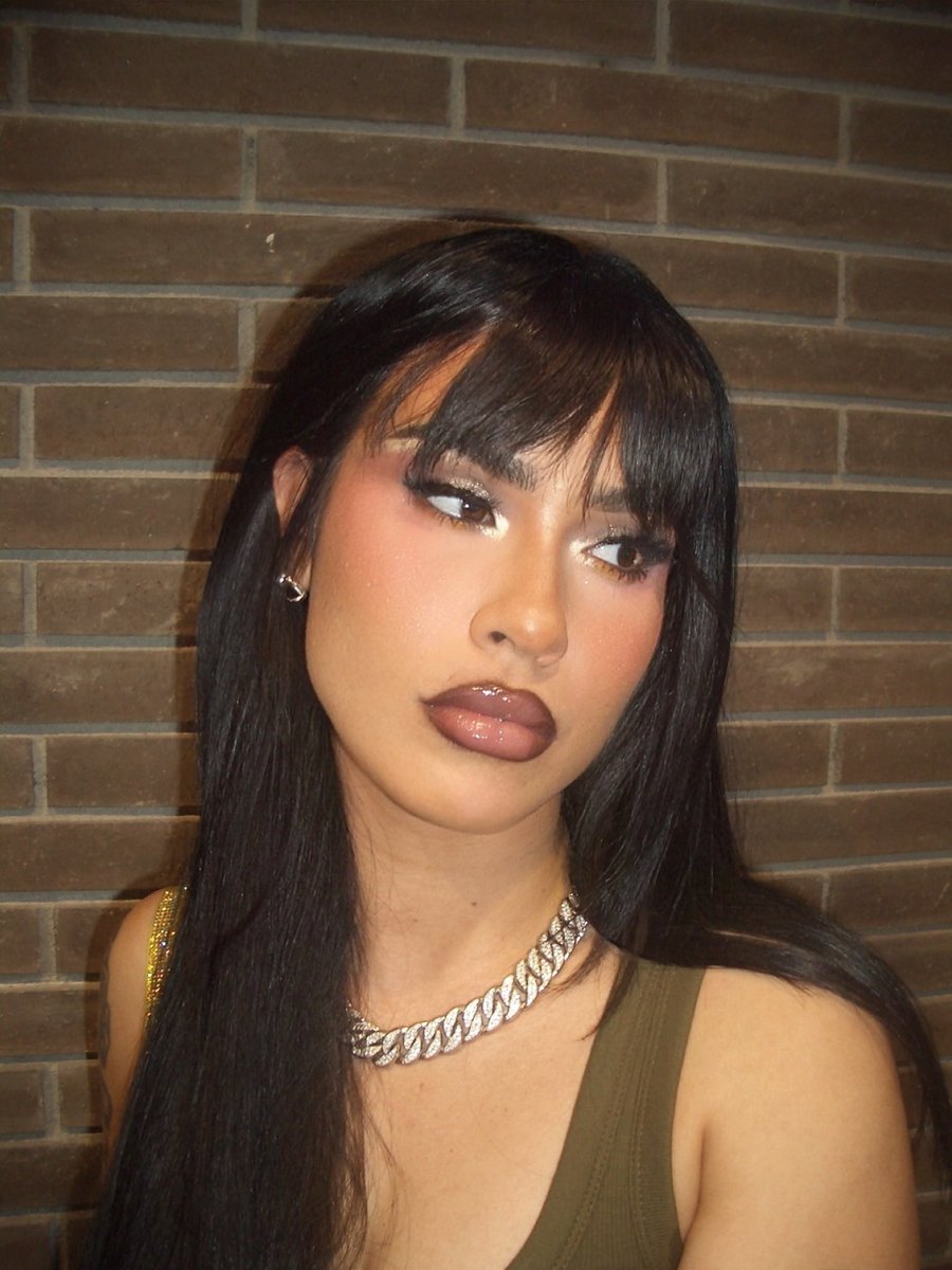 jvvxxnn's tweet photo. MAKEUP &amp; HAIR PARA LA ZOWI EN BARCELONA https://t.co/YfYQz0qAYZ